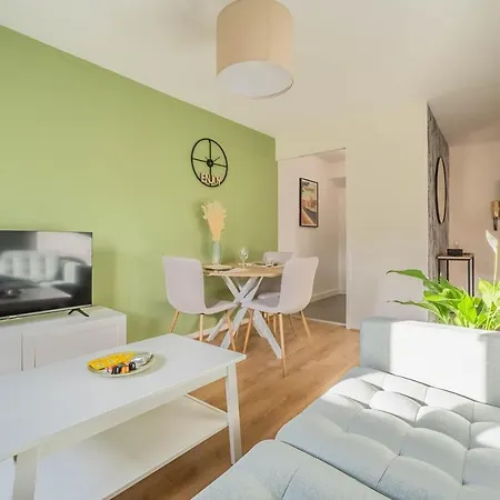 Le Bicolore ~ Rue Calme ~ Centre-ville Apartman *