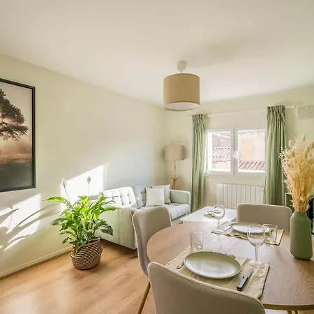 Apartment Le Bicolore ~ Rue Calme ~ Centre-ville *