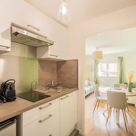 Le Bicolore ~ Rue Calme ~ Centre-ville Apartman *