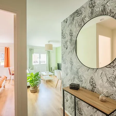 Le Bicolore ~ Rue Calme ~ Centre-ville Apartment