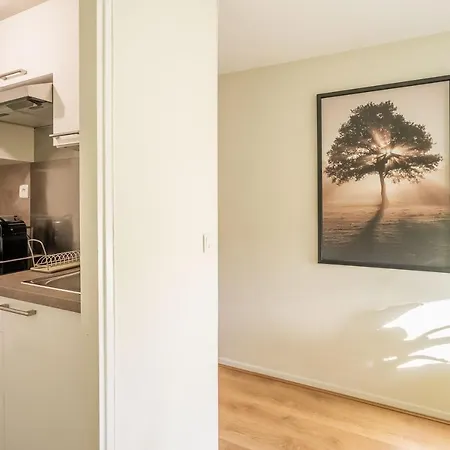 Le Bicolore ~ Rue Calme ~ Centre-ville Apartment