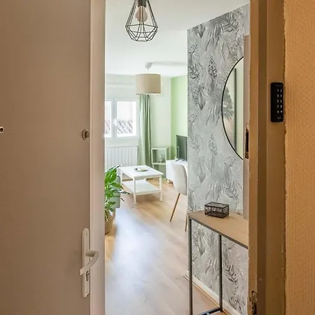 Le Bicolore ~ Rue Calme ~ Centre-ville Apartment *